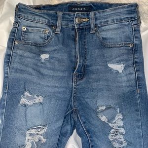 blue ripped jeans from aeropostale, good condition !!